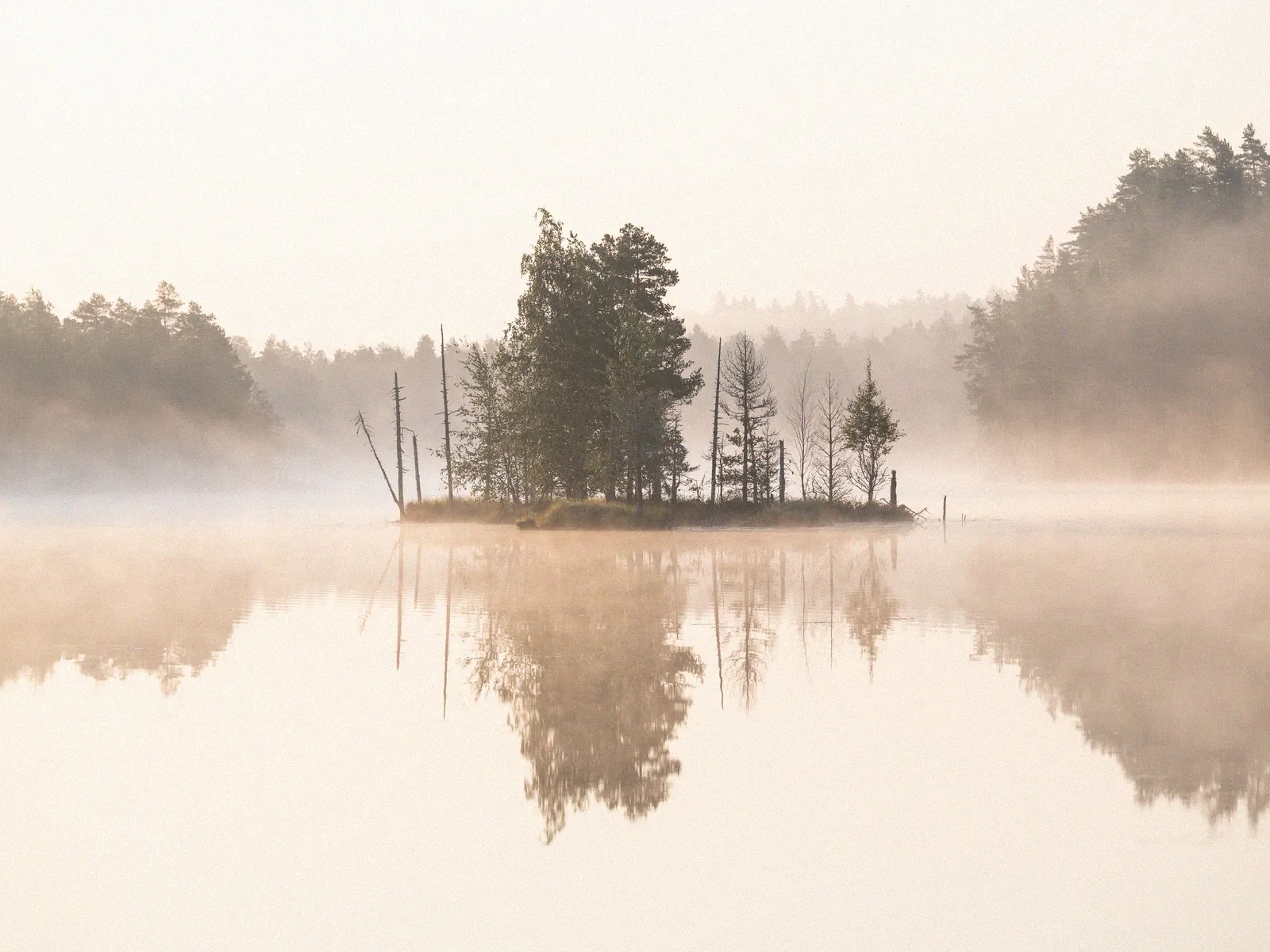 Isle of Light, a minimal fine art landscape photograph from the Harmonia collection by Mikko Lagerstedt.