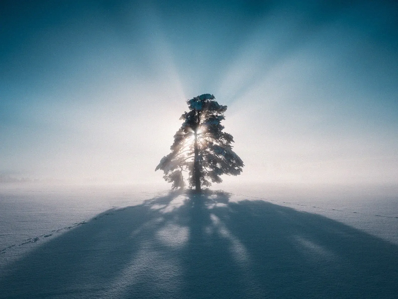 Spectacle, a minimal fine art landscape photograph from the Harmonia collection by Mikko Lagerstedt.