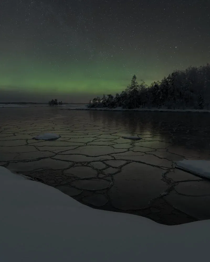 Before edit of a northern lights landscape before Borealis grading